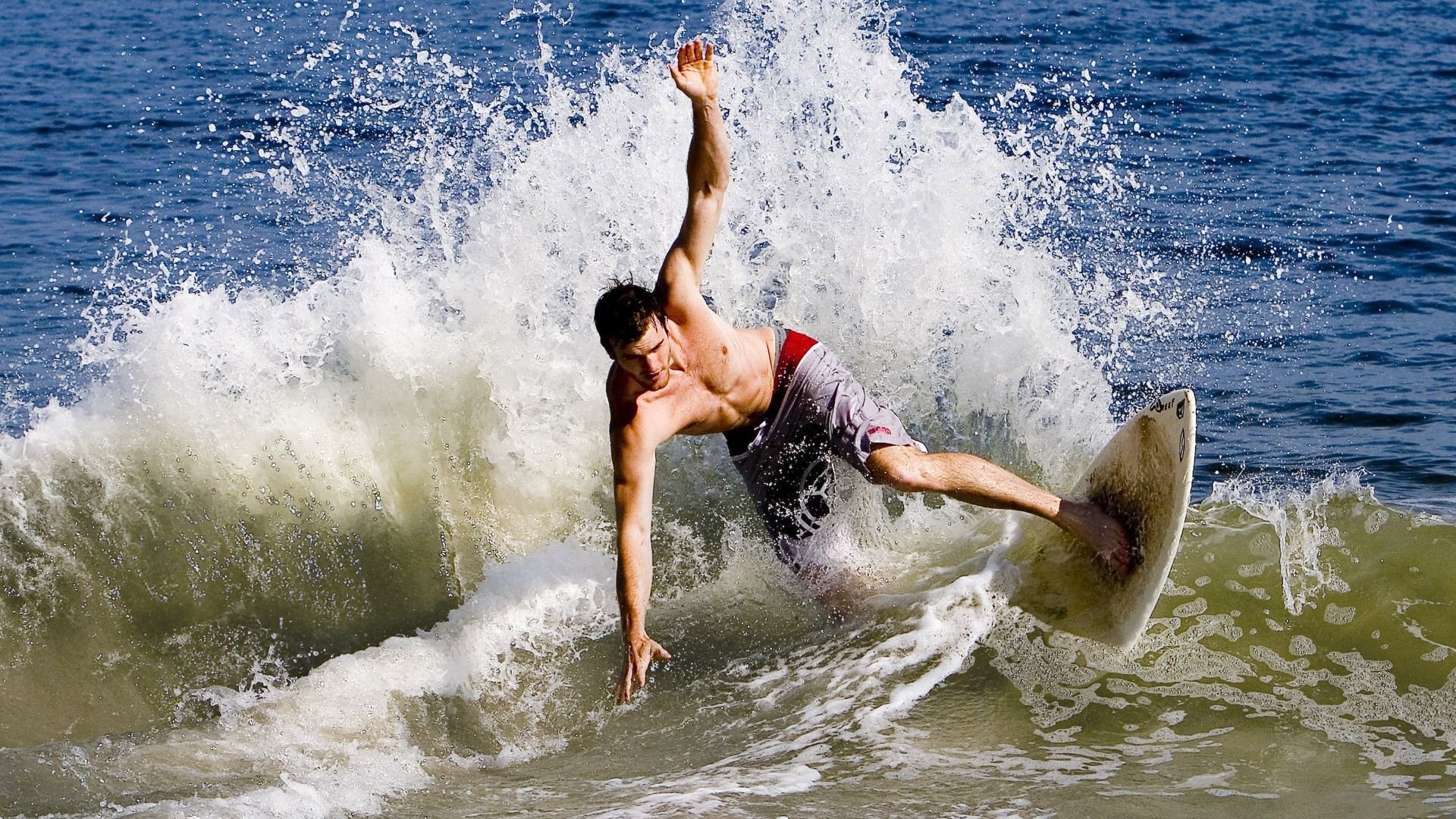 詹姆斯里程碑夜成背景板，凯尔特人提前终结悬念奇才