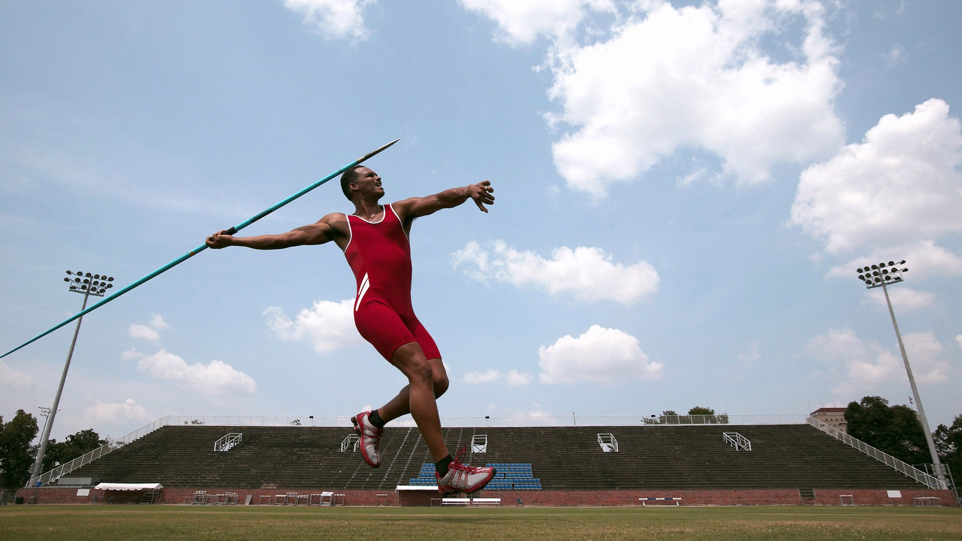 高原雄鹰与地中海明珠的世纪碰撞,苏亚雷斯一锤定音定乾坤