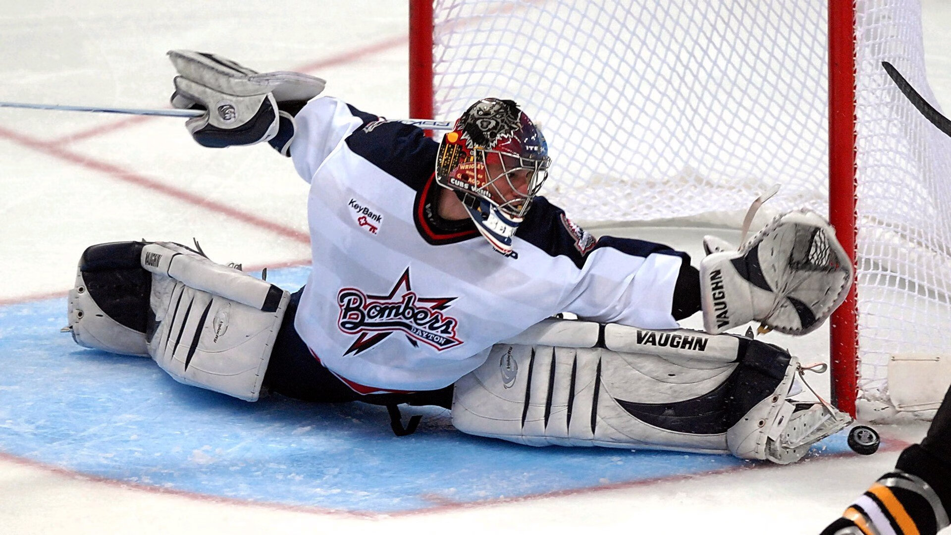 塞恩斯铁血带队破梅赛德斯垄断，威廉姆斯绝杀书写历史之夜