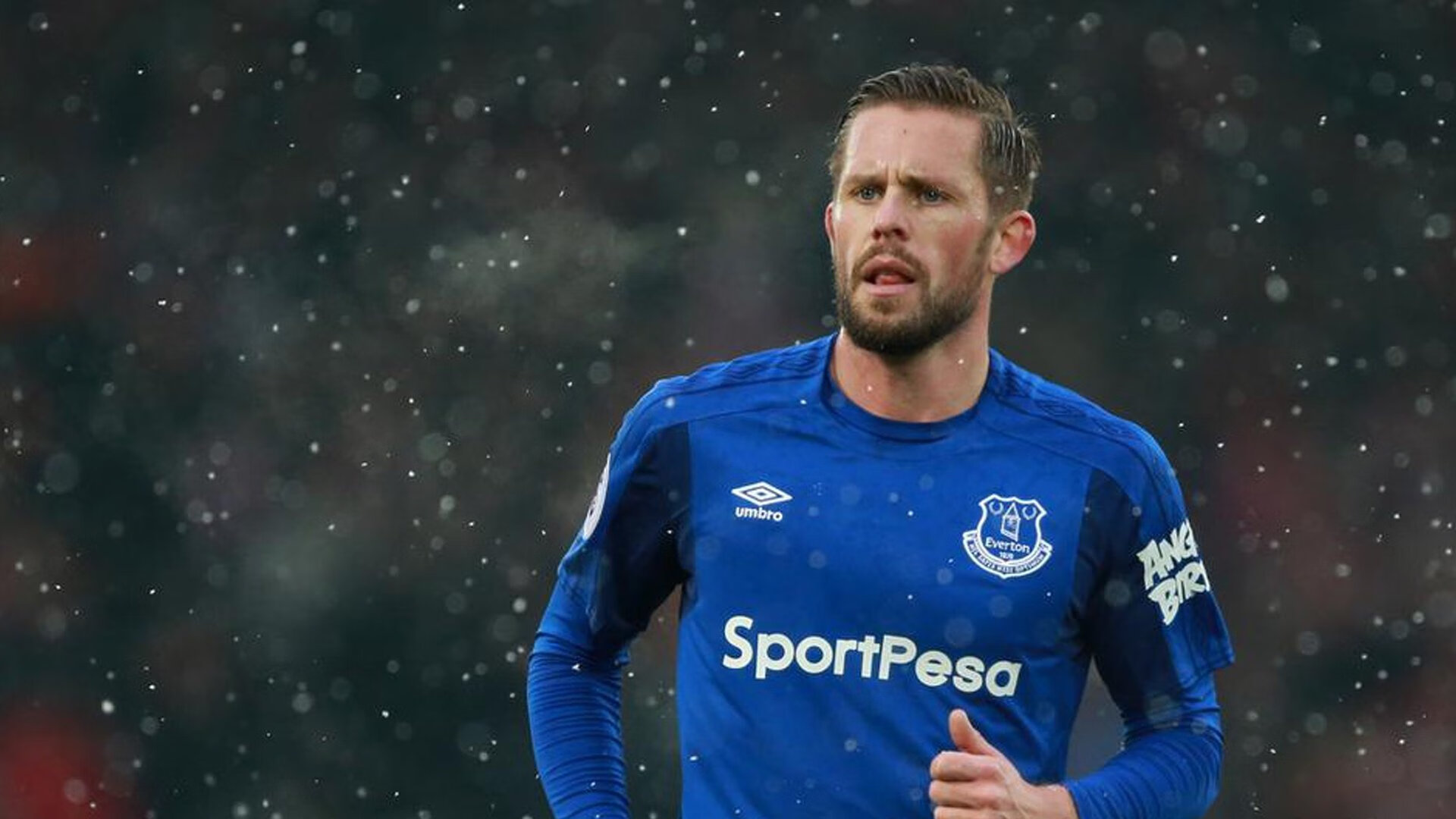 逆流而上，塞恩斯如何扛起哈斯车队逆转雷诺的传奇之战