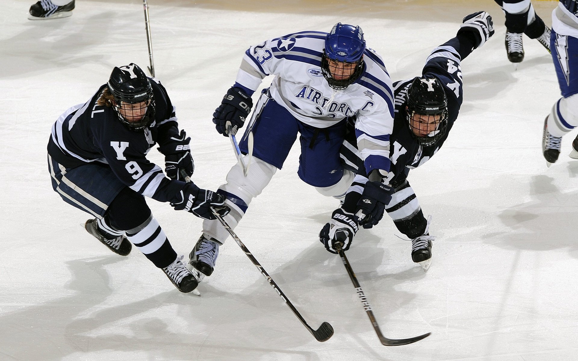 当德意志的钢铁意志刺穿安菲尔德之夜，贝林厄姆如何用一脚绝杀重写足球叙事